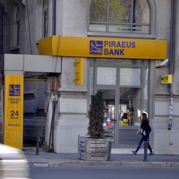 Piraeus Bank vinde credite neperformante către APS Investments
