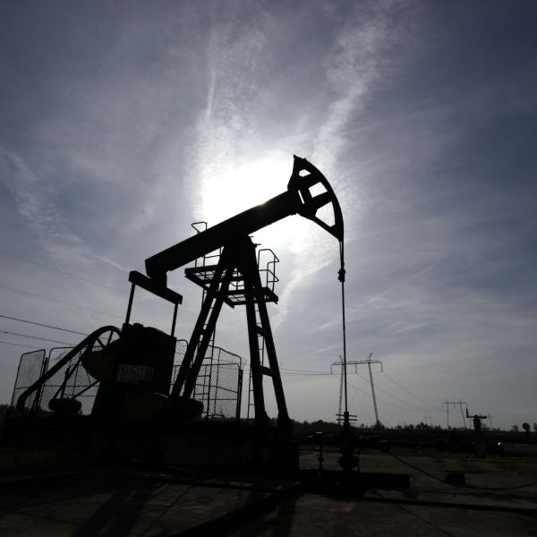 Preţul petrolului, în scădere puternică