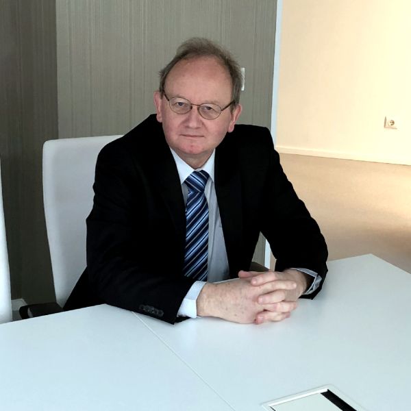 Harald Kraft, preşedintele ROPEPCA: "România nu trebuie să vândă gaze naturale sub formă de materie primă, ci prelucrate, şi în acest sens ar trebui stimulate investiţiile în petrochimie sau centrale electrice pe gaze".