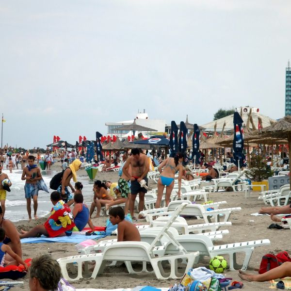 Peste 80% dintre turiştii care au vouchere de vacanţă vor la mare în vârf de sezon