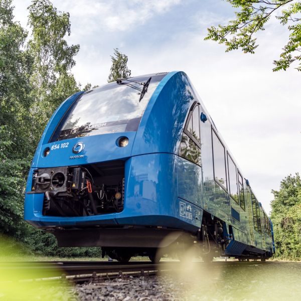 Primul tren de pasageri care funcţionează cu hidrogen, omologat în Germania