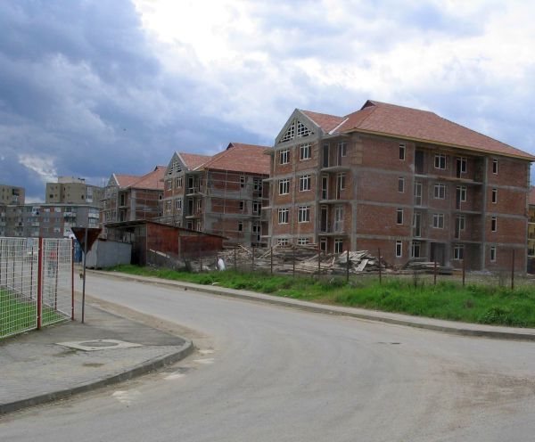 Autorizaţiile pentru construcţia de locuinţe în creştere