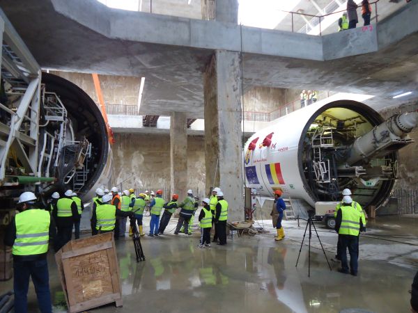 Angajaţii de la metrou ameninţă cu greva