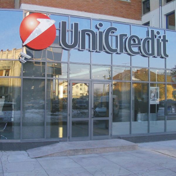 Profitul "UniCredit", în declin din cauza costurilor