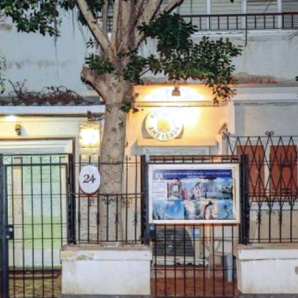 Mutarea Ambasadei României din Israel stă în pixul politicienilor