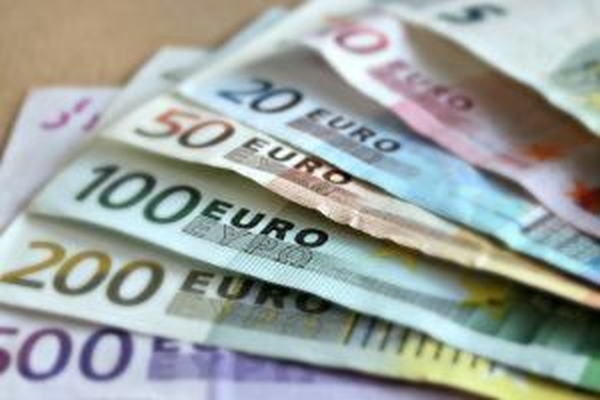 Euro a fost cotat la 4,6427 lei