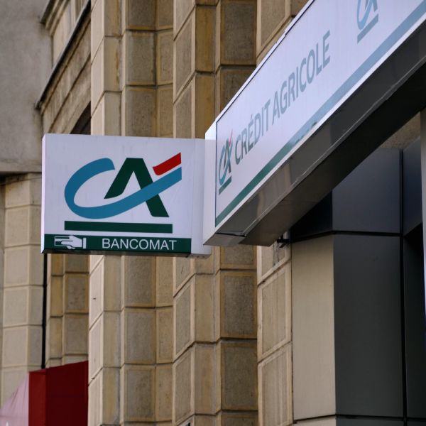 Credit Agricole, amendată cu 4,3 milioane de euro