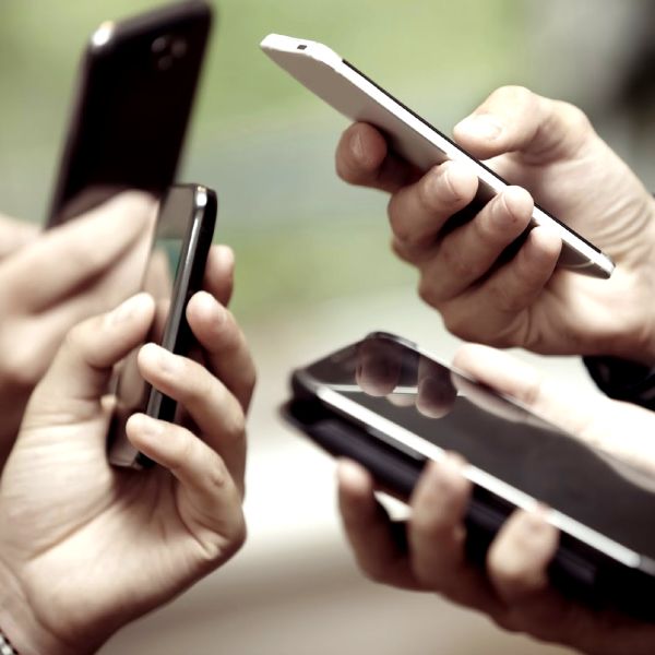 Piaţa telefoanelor inteligente, în continuă expansiune