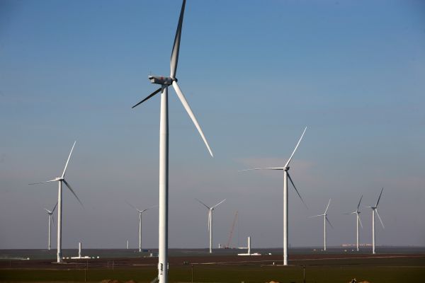 Cel mai mare parc eolian offshore de pe planetă a început să producă electricitate