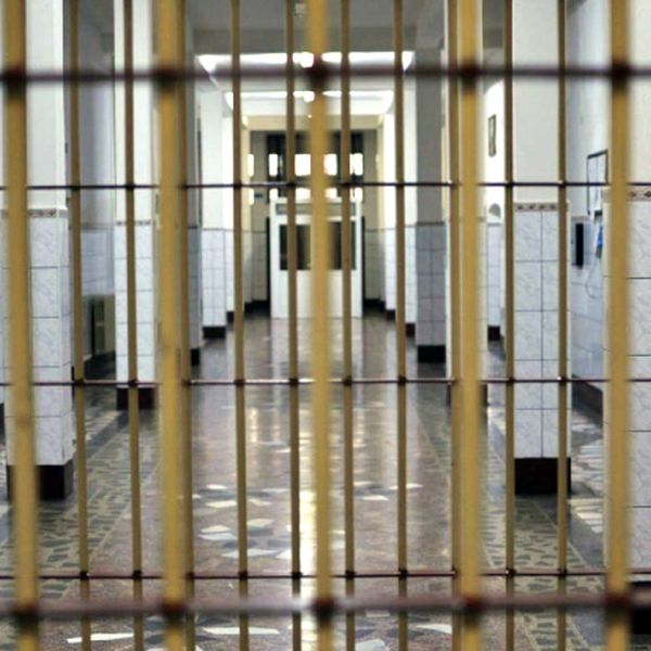 Angajaţii penitenciarelor ies în stradă