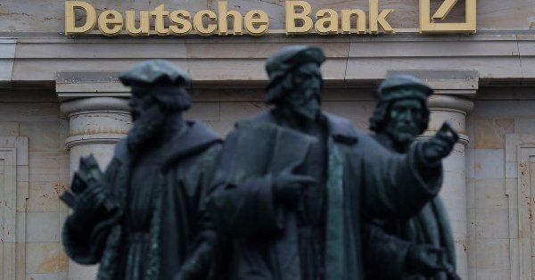 HNA vrea să vândă participaţia de la Deutsche Bank