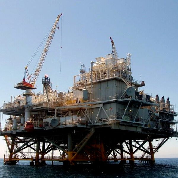 OPEC a revizuit în scădere estimările privind cererea de petrol