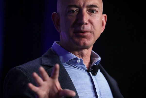 Jeff Bezos (sursa foto: Twitter)