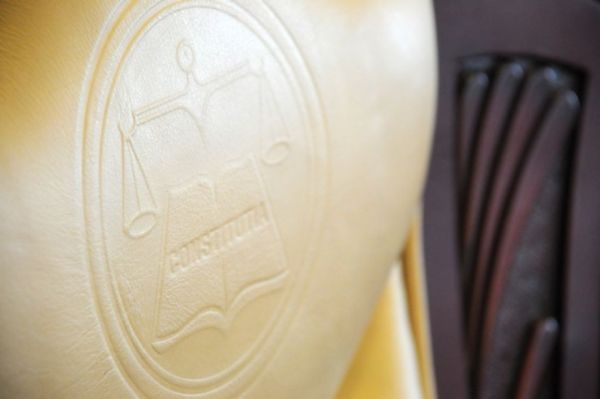 CCR amână discuţiile asupra sesizărilor de neconstituţionalitate a legii 