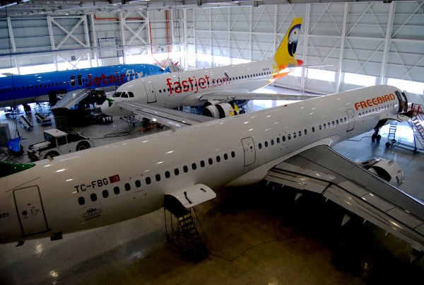 Iarom a achiziţionat 2.340 de acţiuni Aerostar