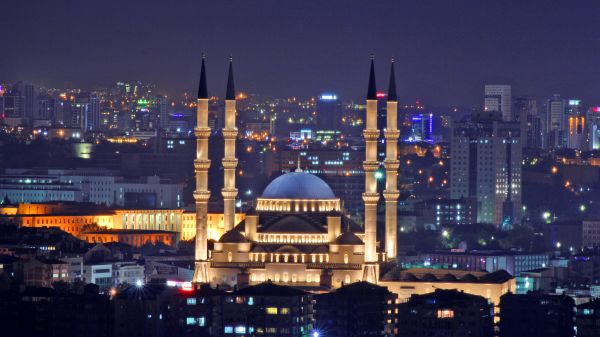 Ankara înlesneşte dobândirea cetăţeniei turce pentru investitorii străini