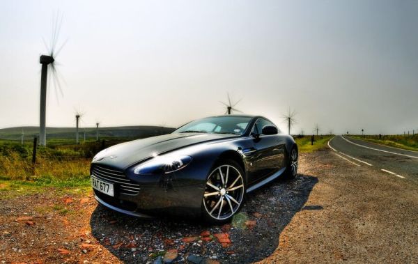 "Aston Martin" ţinteşte o evaluare de 6,7 miliarde dolari în IPO
