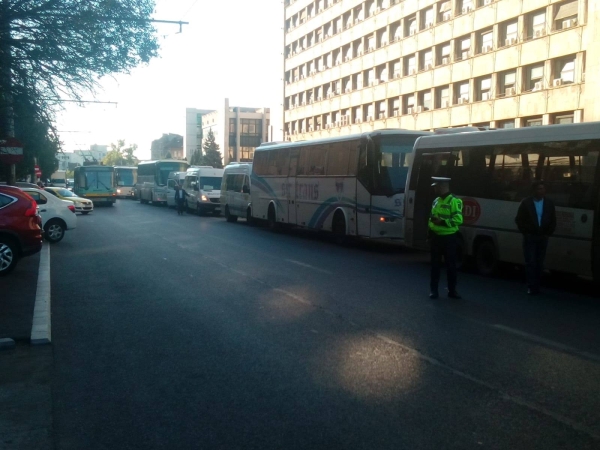 Se protestează acum la Ministerul Transporturilor