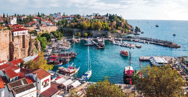 Antalya, Zakynthos şi Creta, cele mai căutate destinaţii externe de vară