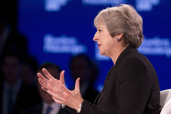 Theresa May (sursa foto: Twitter)