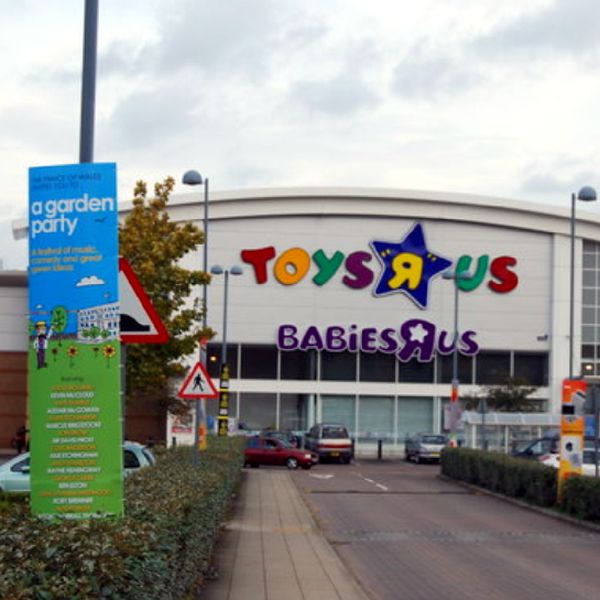 Creditorii Toys "R" Us anulează licitaţia de vânzare a companiei