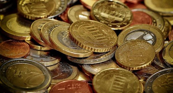 Euro a fost cotat la 4,6684 lei 