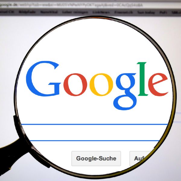 Google încurajează concurenţa în comerţul online
