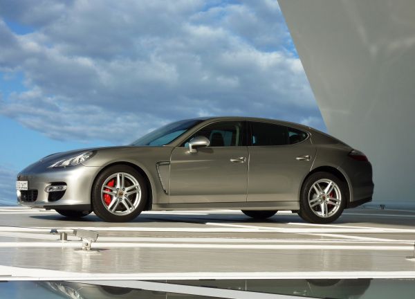 "Porsche" nu exclude listarea unui "supergrup" de branduri din cadrul "Volkswagen"