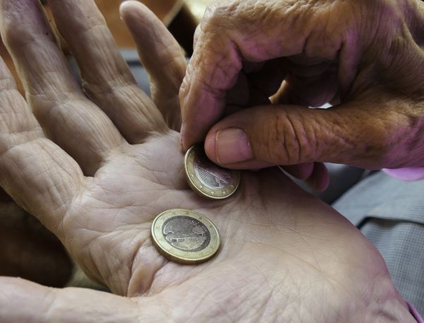 "Prin nerespectarea legii, populaţia a pierdut 1,9 miliarde de euro"
