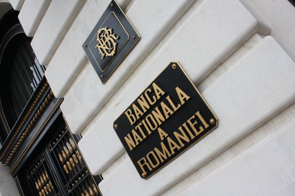 "Blocarea creditării va arunca ţara în recesiune"