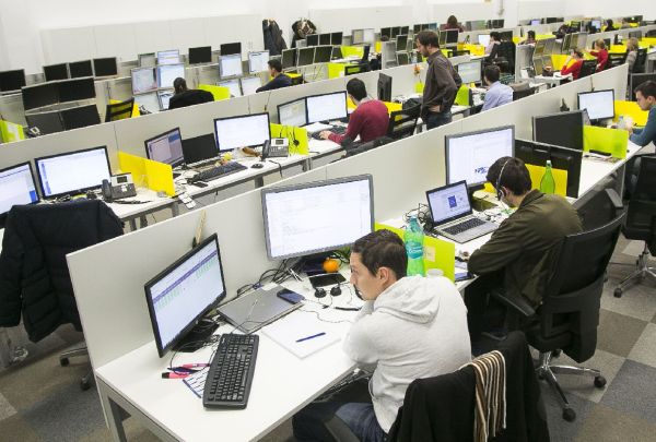 UniCredit anticipează o încetinire a creşterii economice