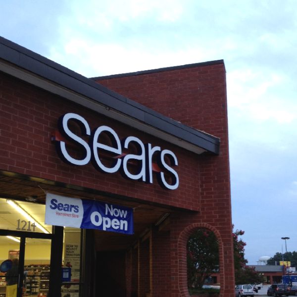 Surse: Preşedintele "Sears" caută partener pentru creditarea companiei