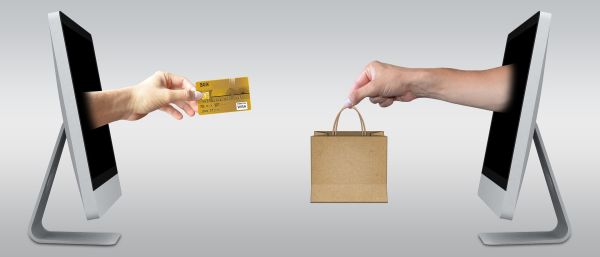 "Comerţul electronic generează locuri de muncă mai bine plătite"