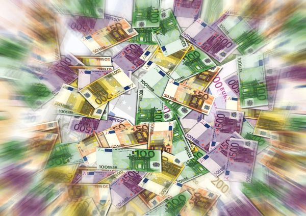 Miliardarii lumii, mai bogaţi cu 19% în 2017