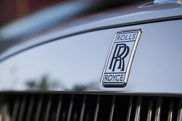 Acţiunile Rolls-Royce scad datorită problemelor de producţie 