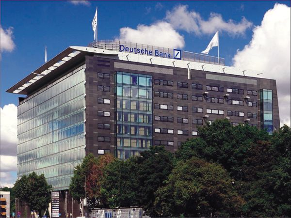 Şeful JP Morgan susţine că nu este interesat să achiziţioneze Deutsche Bank