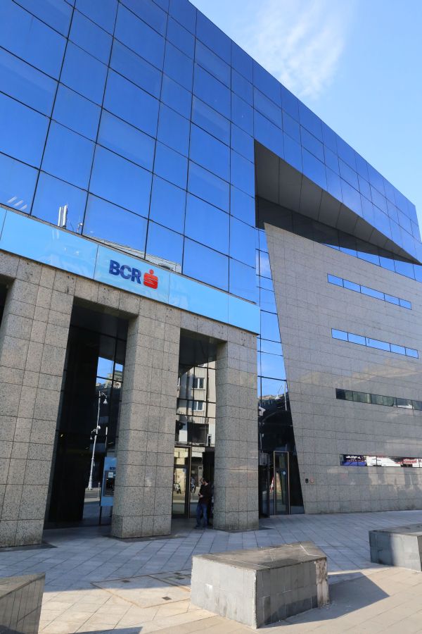 Profitul net al BCR trece de un miliard de lei