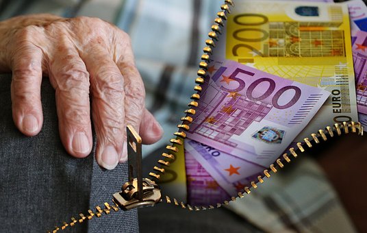 Contribuţiile pentru fondurile de pensii private pot atinge 2 miliarde euro