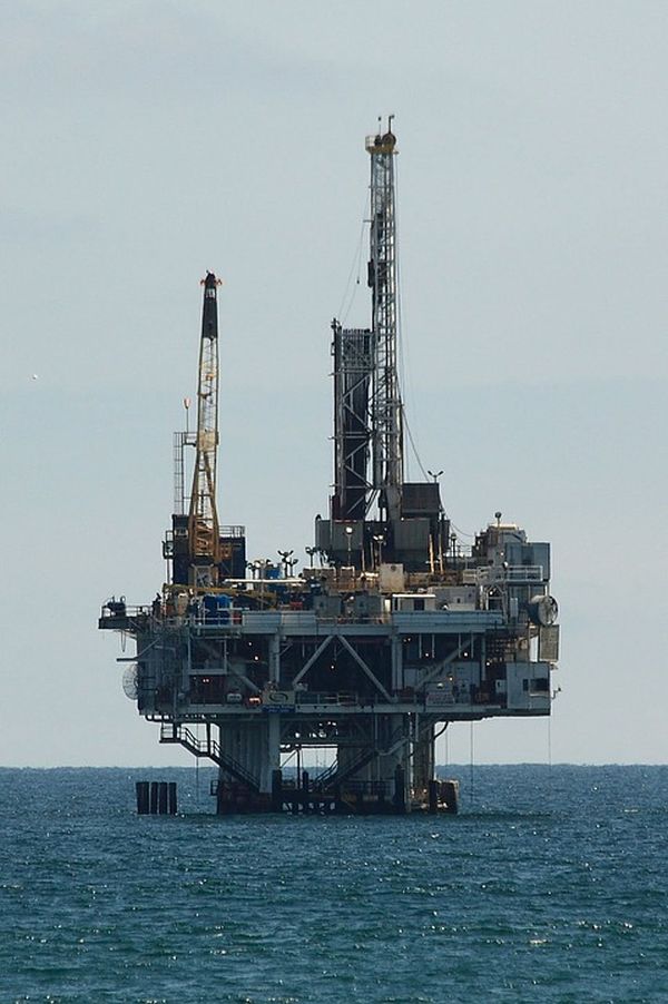 Modificarea legii privind siguranţa operaţiunilor offshore, adoptată