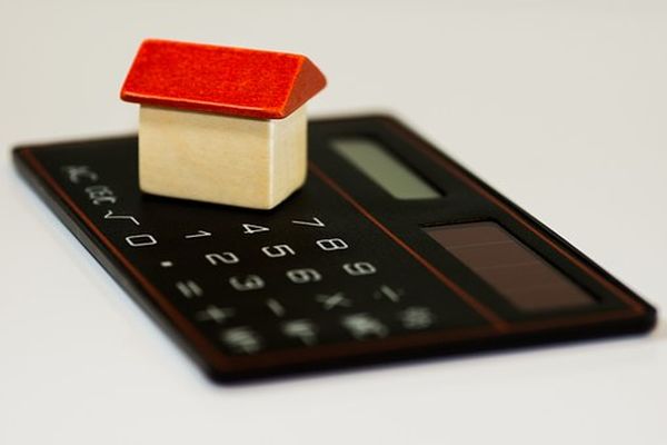 Presedinţii asociaţiilor de proprietari pot pune ipotecă pe apartamentele restanţierilor