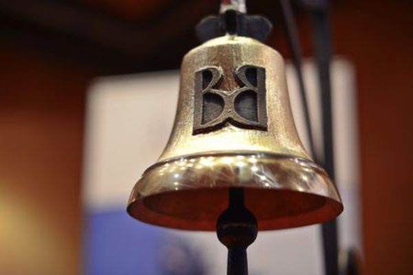 Indicii BVB au deschis în teritoriul negativ