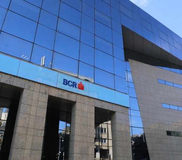 BCR - obligată să elimine clauza de dobândă din toate contractele