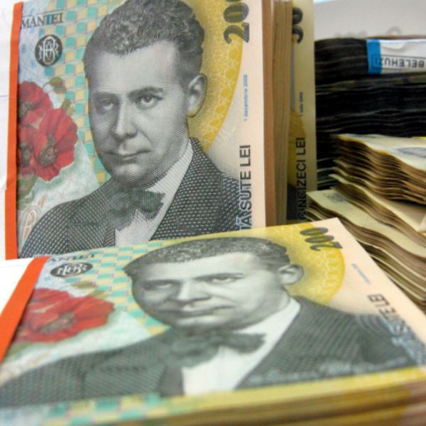 Statul rupe felii tot mai mari din tortul economisirii de la bănci