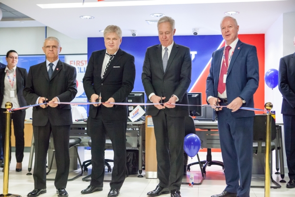 FIRST BANK prima sucursală sub noua identitate de brand