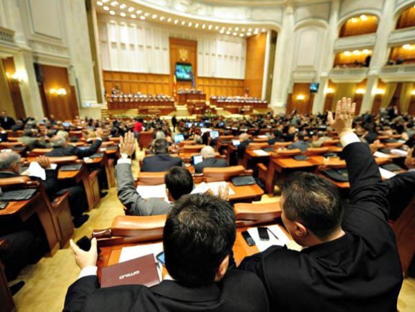 Persoanele cu dizabilităţi, discriminate în noua Lege a pensiilor