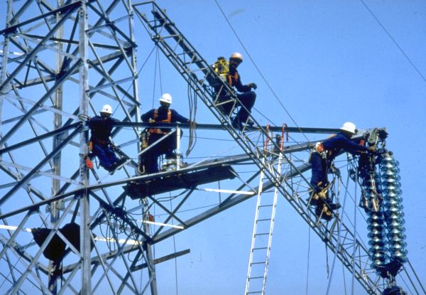 Preţul maxim al energiei electrice - 512,23 lei/MWh
