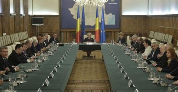 Guvernul urmează să aprobe astăzi salariul minim