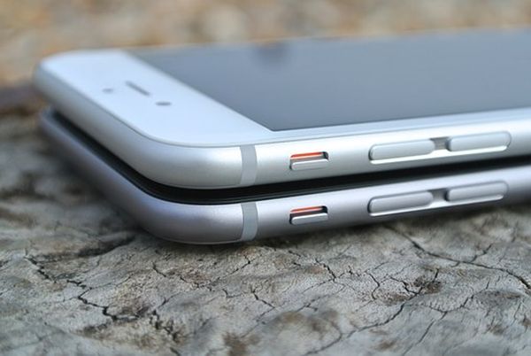 Apple analizează mutarea producţiei iPhone în altă ţară