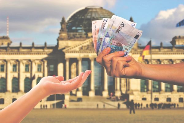Spania va majora salariul minim la 900 de euro