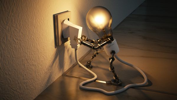 "Energia electrică va fi mai scumpă cu 40%, anul viitor"